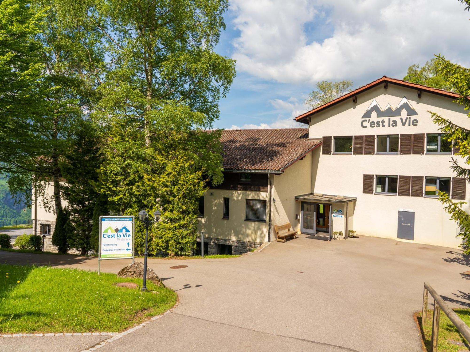 Family & Mountain Lodge C'Est La Vie Hasliberg Exterior photo