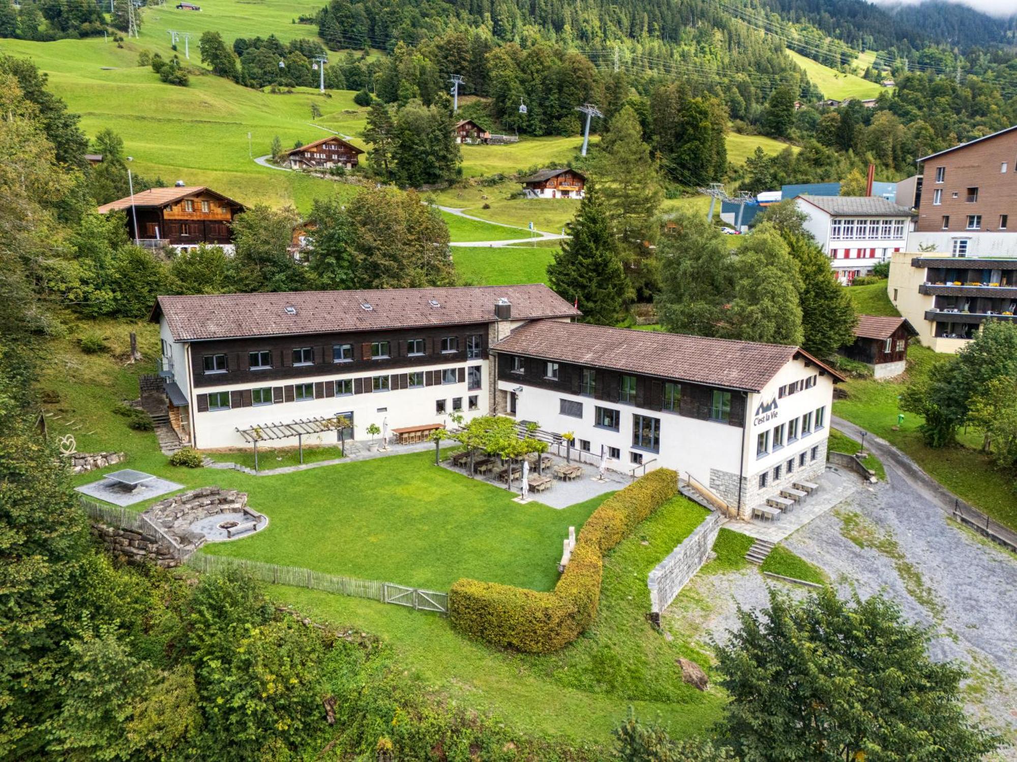 Family & Mountain Lodge C'Est La Vie Hasliberg Exterior photo